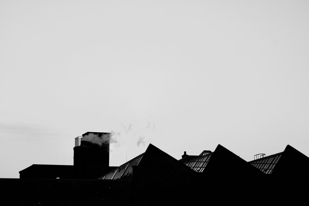 grayscale photo of a house, ‎Any images that appear washed out are not washed out when downloaded. This is a bug with Un
