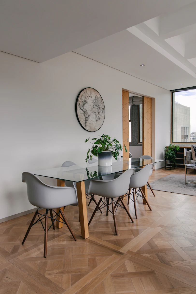 white round table with chairs
