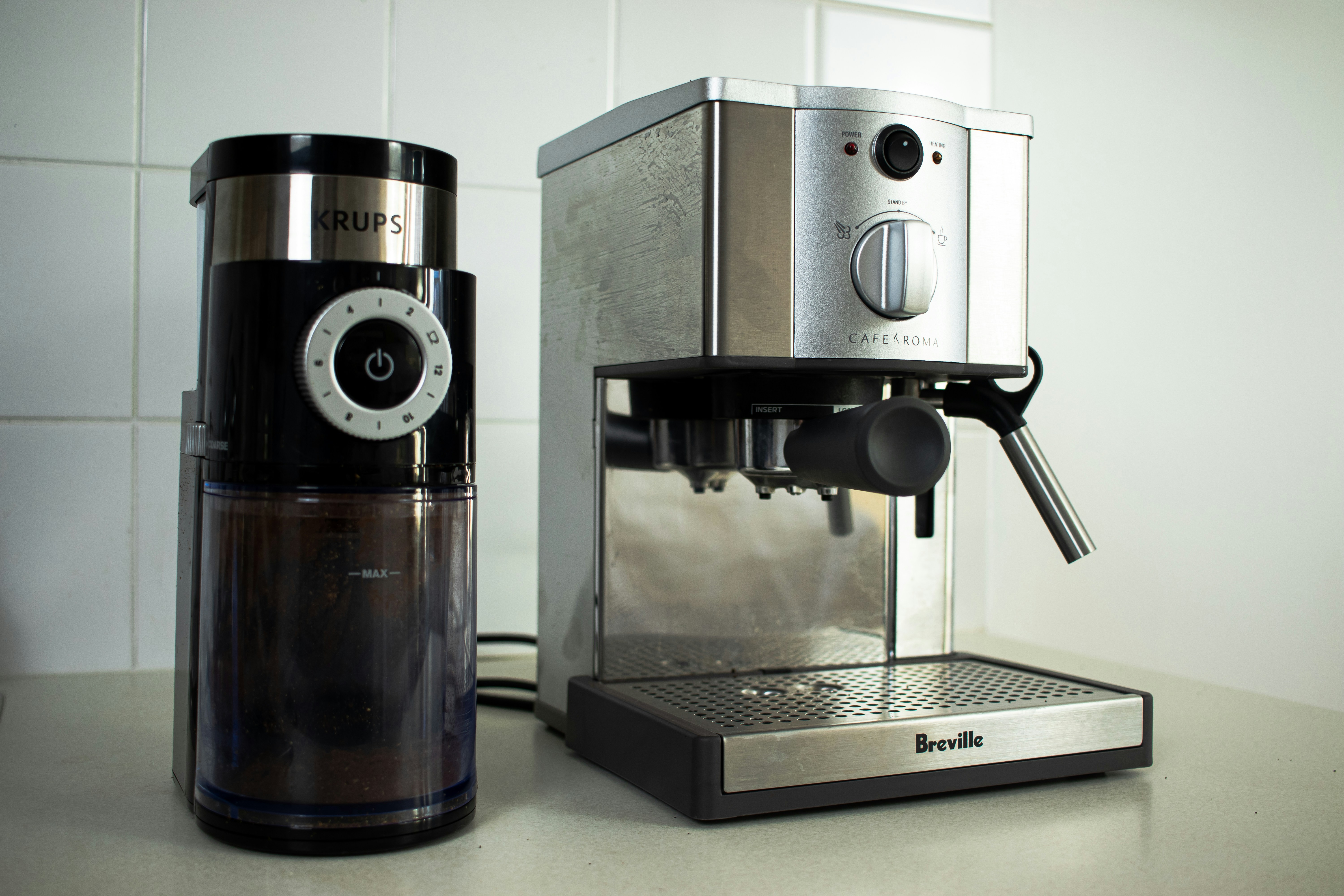 Cafeteira Espresso Oster Primalatte Touch 127V – Descubra a Praticidade e Qualidade