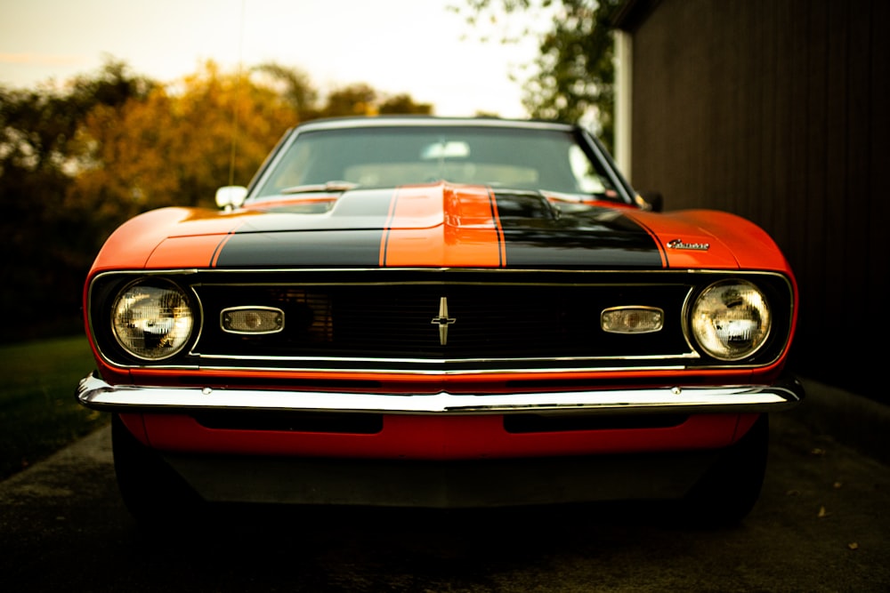 Foto Chevrolet camaro rojo y negro – Imagen Estados unidos gratis en  Unsplash
