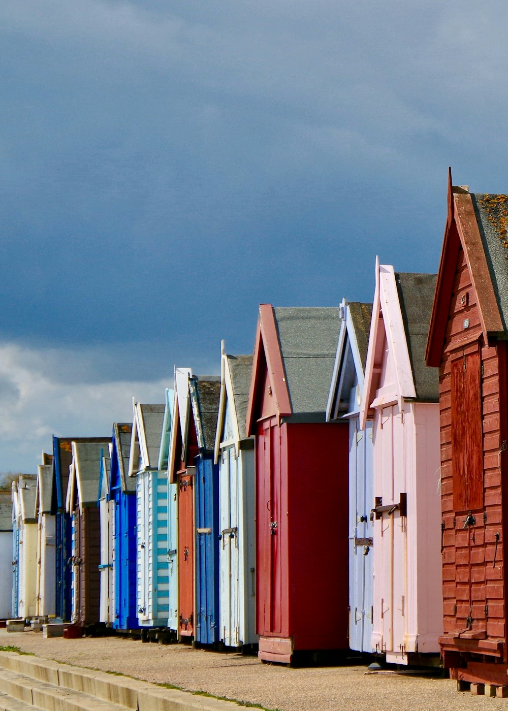 red white and blue houses under blue sky during daytime