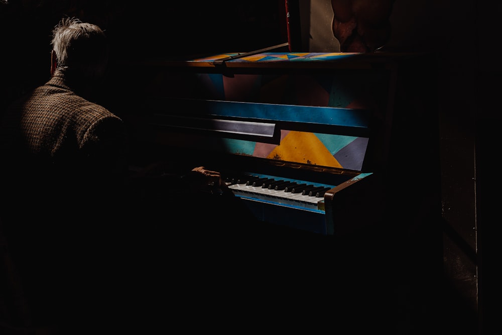 man in black shirt playing piano