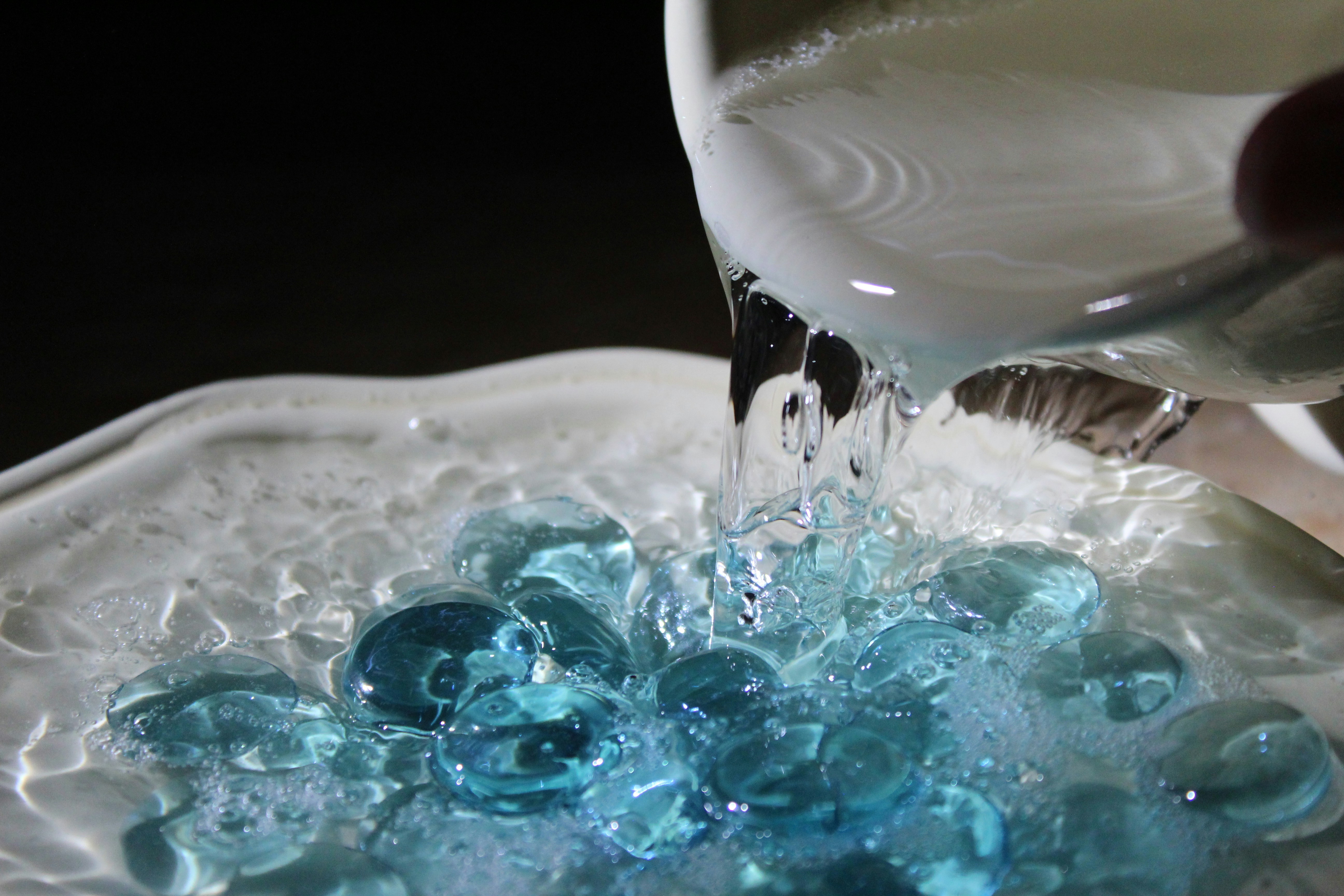 Científicos crean un nuevo sabor de agua: el agua de cebolla