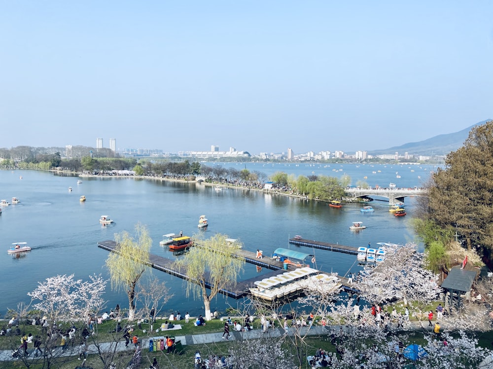 Vue aérienne du plan d’eau pendant la journée