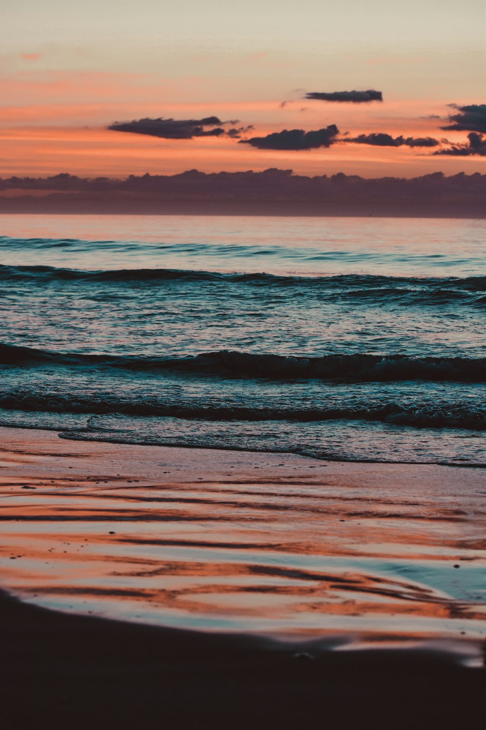 ocean waves crashing on shore during daytime