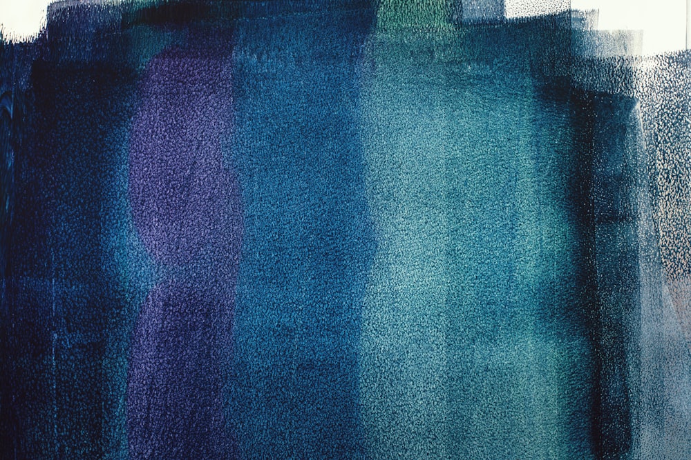 blaues Textil auf weißem Textil