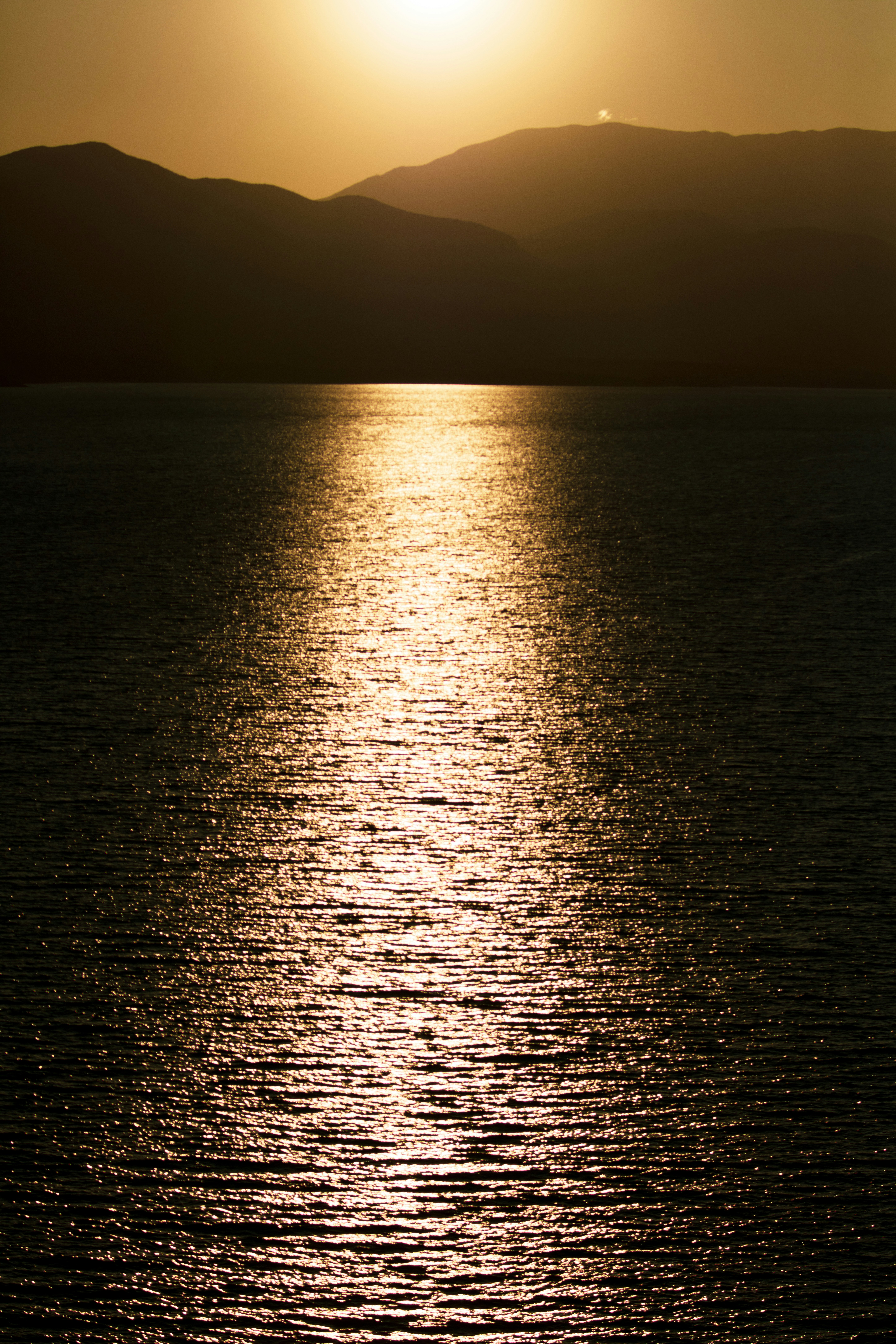 Photo by worldsbetweenlines