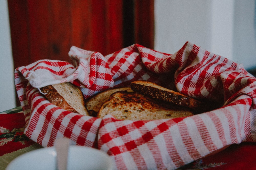 bread on white and red checkered textile