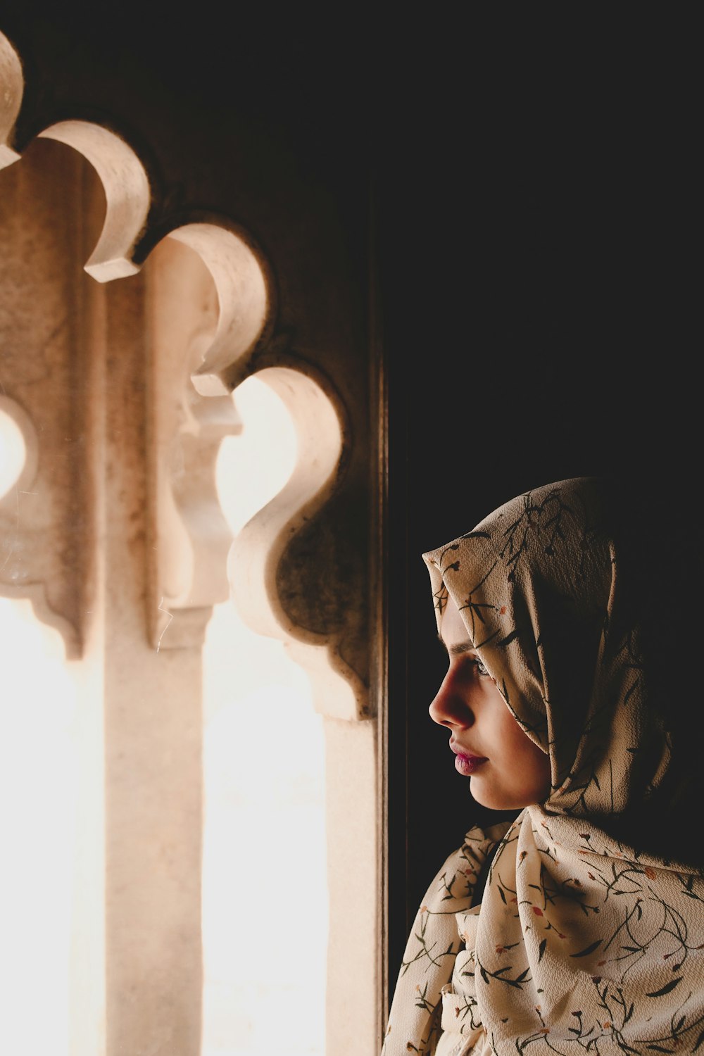 woman in black and white hijab