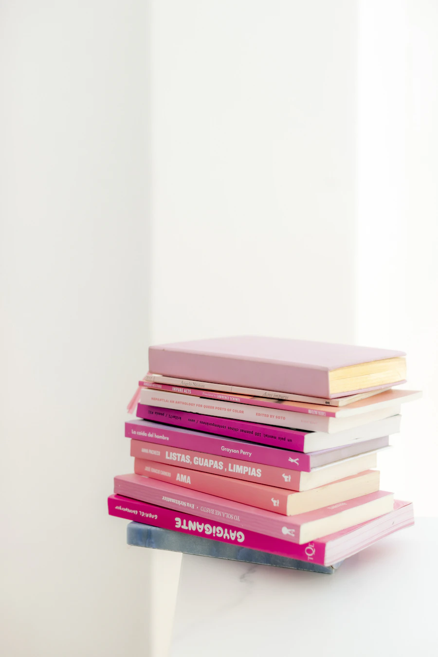 Libros infantiles de colores para la estantería