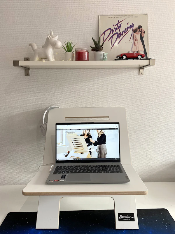 Home office minimalista