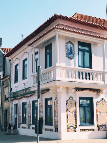 A beautifully painted building showcasing quality craftsmanship.