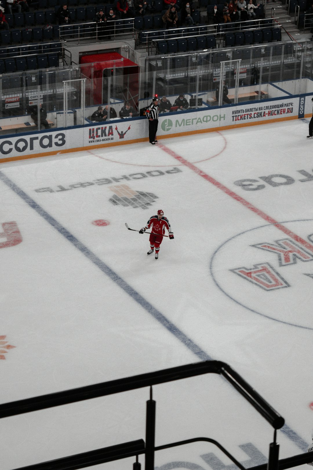 man in red jersey shirt playing ice hockey