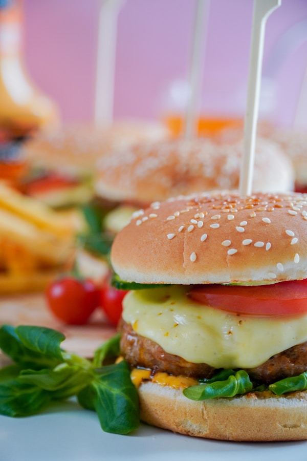 Burger with lettuce and tomatoes