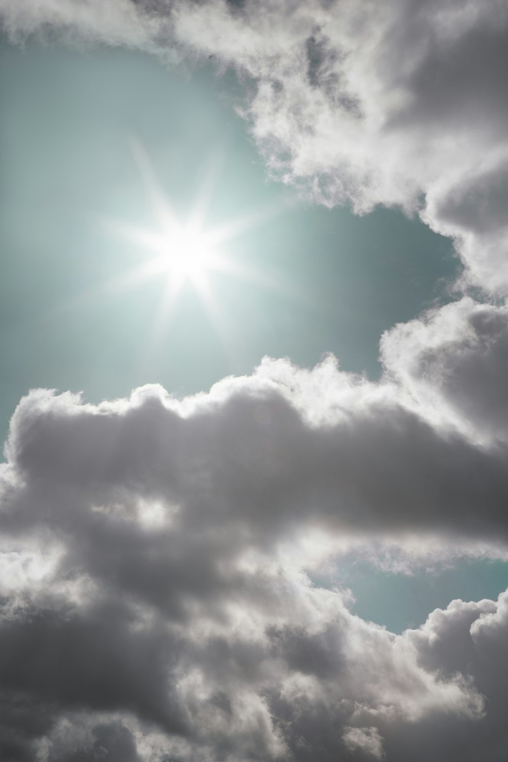 nuvole bianche e cielo blu durante il giorno