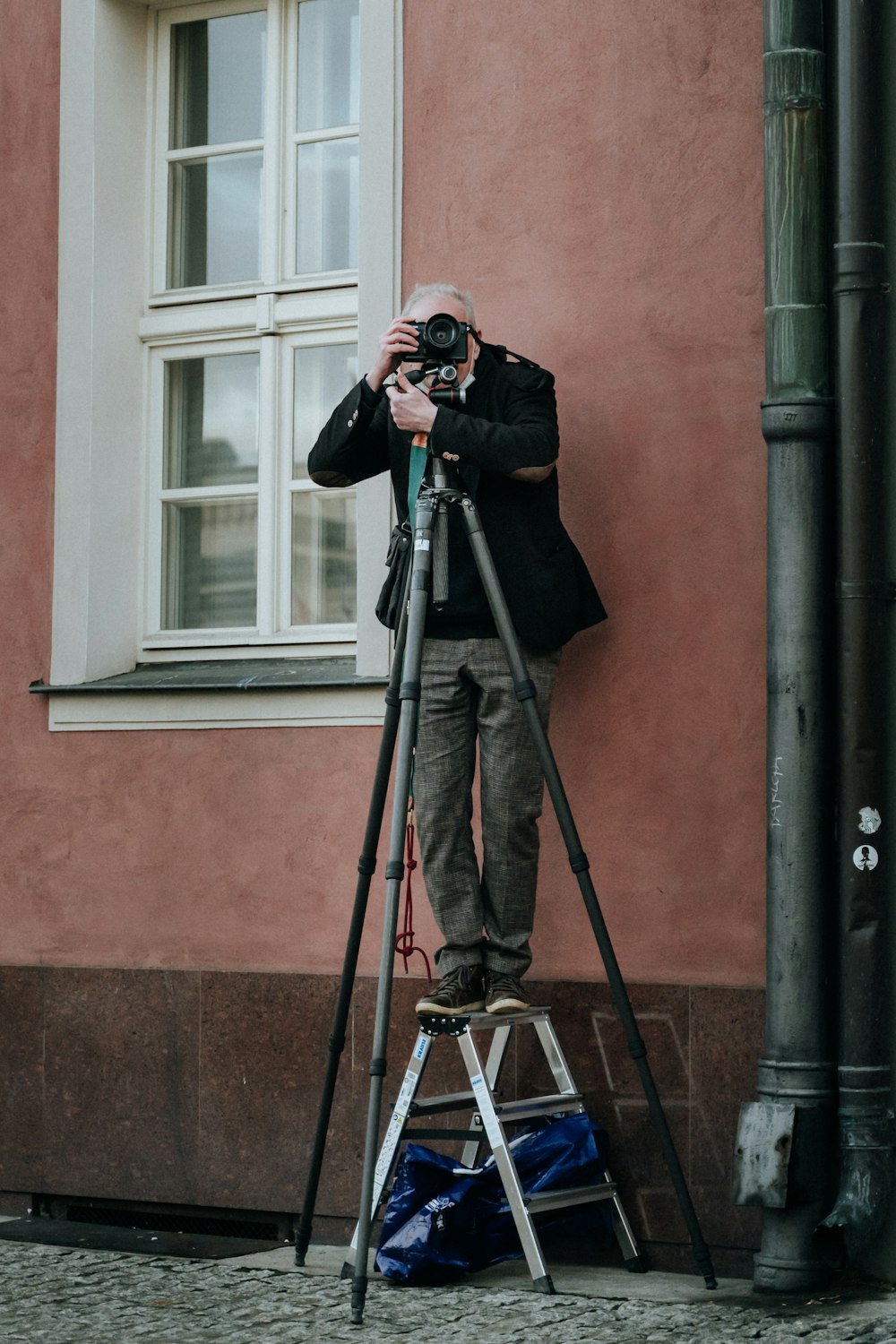 black dslr camera on tripod