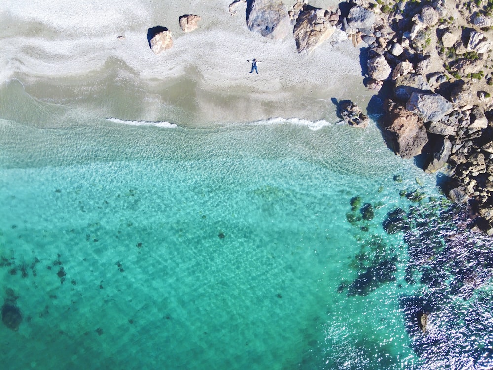 Vue aérienne de la plage pendant la journée