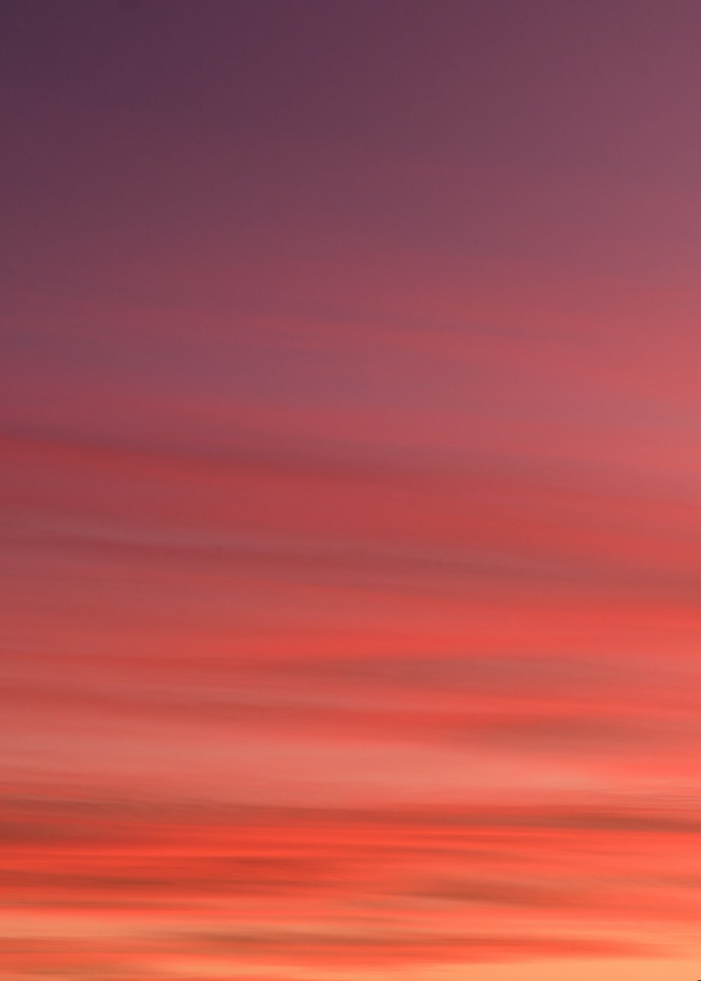 夕暮れ時の赤と青の空