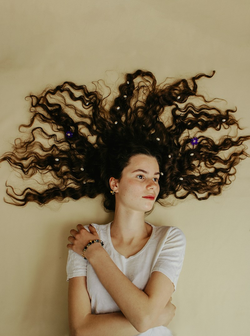 The Complete Curly Girl Method Guide for Beginners (2024)