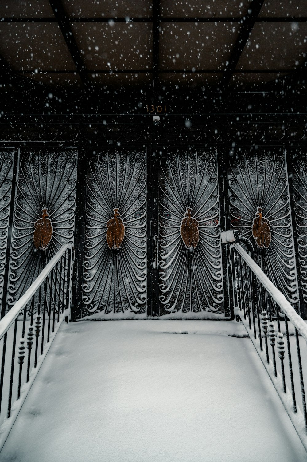 tenda da finestra floreale in bianco e nero