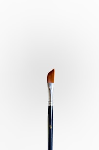black and brown makeup brush