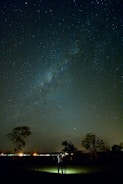 A couple enjoying a stargazing experience in the Douro.