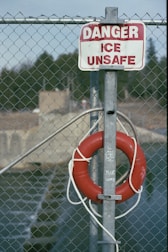 red and white stop sign