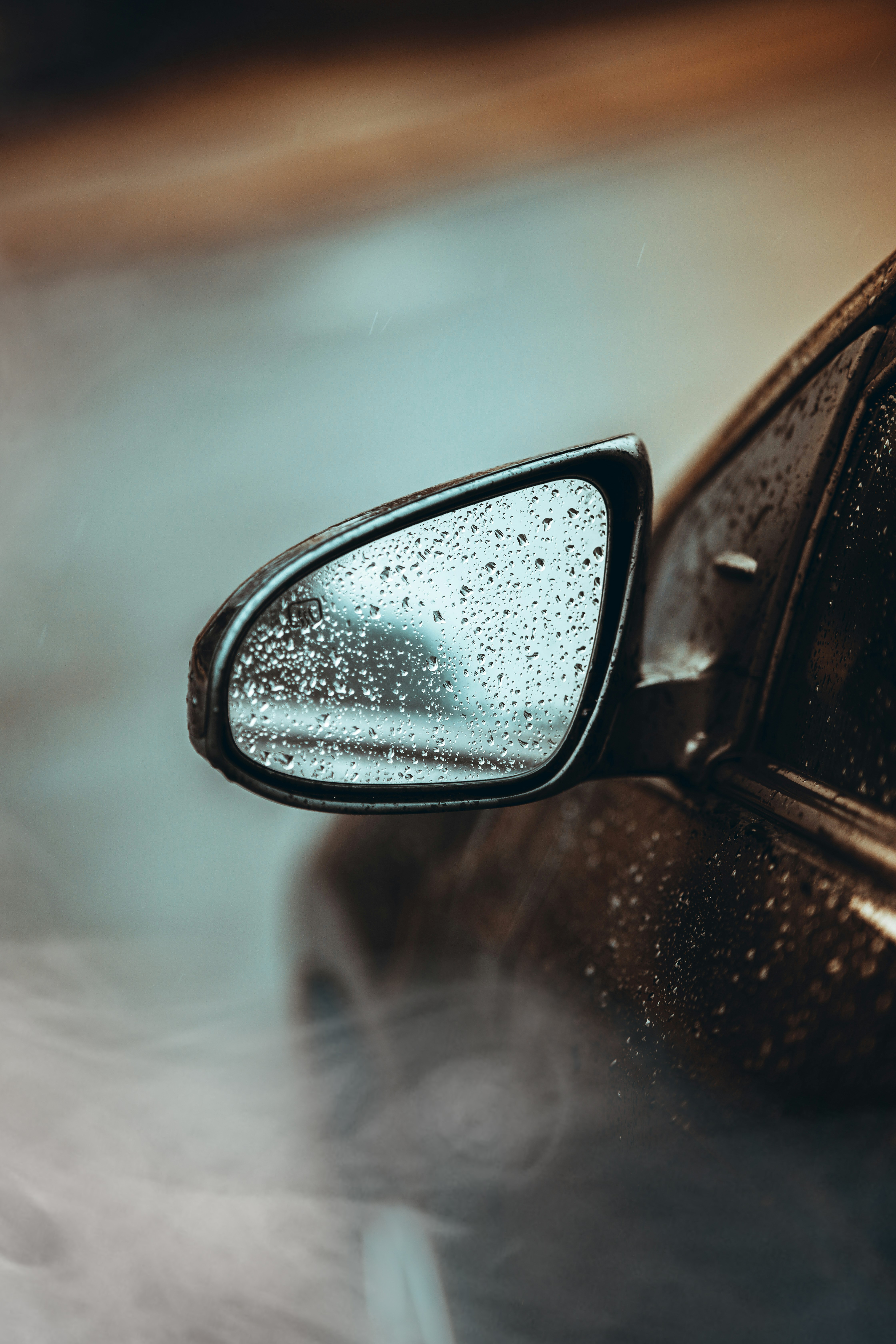 水滴が付いた車のサイドミラーの写真 Unsplashで見つけるグレーの無料写真