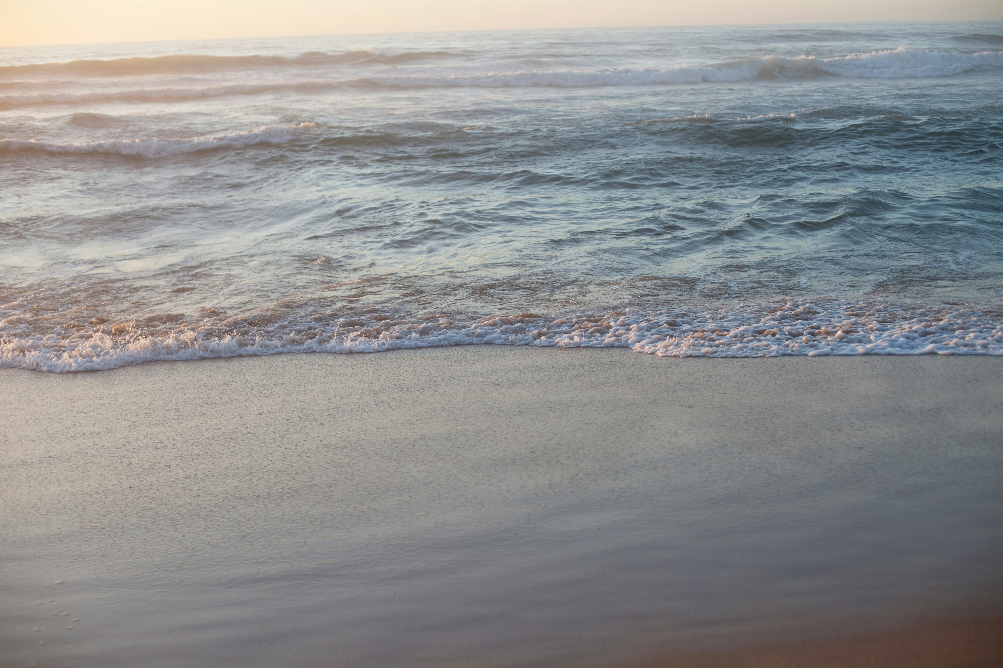 ocean waves crashing on shore during daytime, Beautiful sunset on the beach.</p><p>Santa Cruz, Portugal.