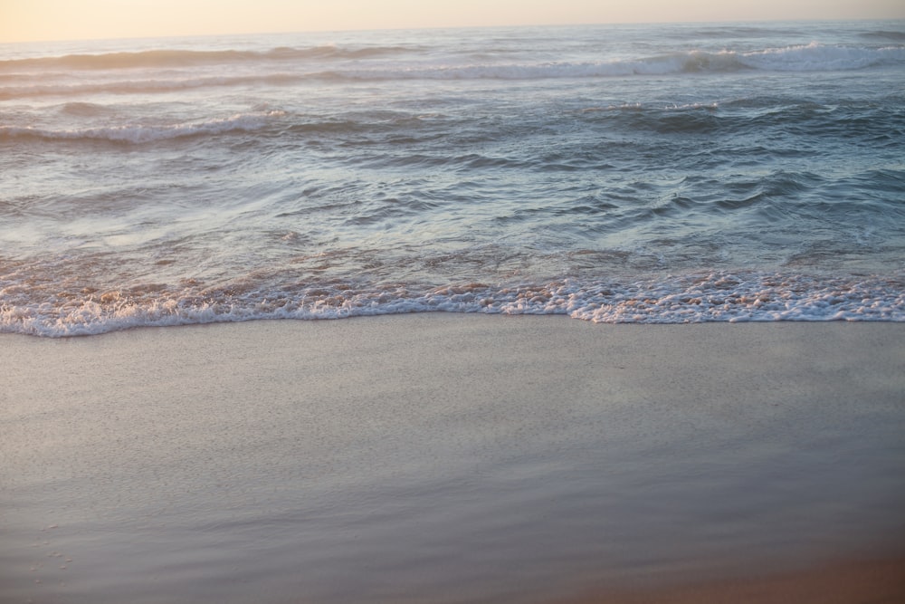 ocean waves crashing on shore during daytime