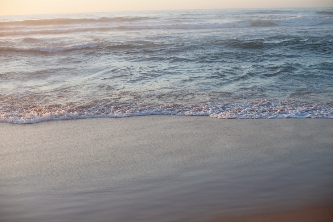 ocean waves crashing on shore during daytime, Beautiful sunset on the beach.</p></figure><p>Santa Cruz, Portugal.