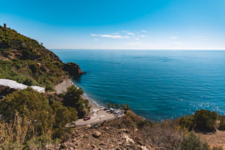 A scenic coastal parking spot near a beautiful Algarve beach with clear blue waters.
