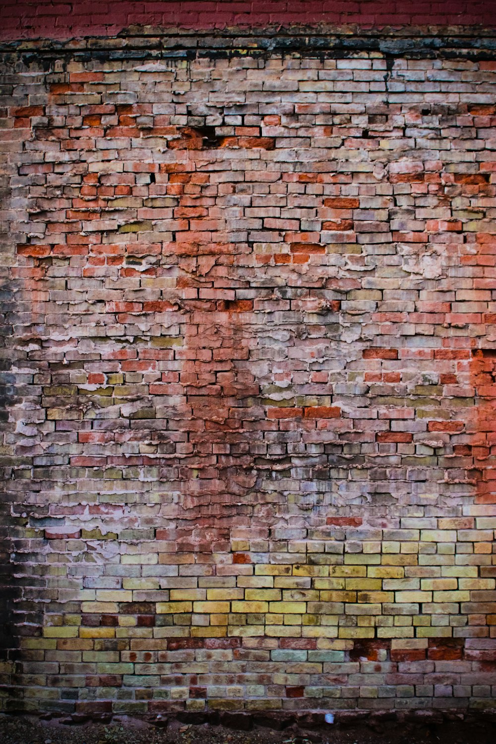 Pared de ladrillo marrón y gris