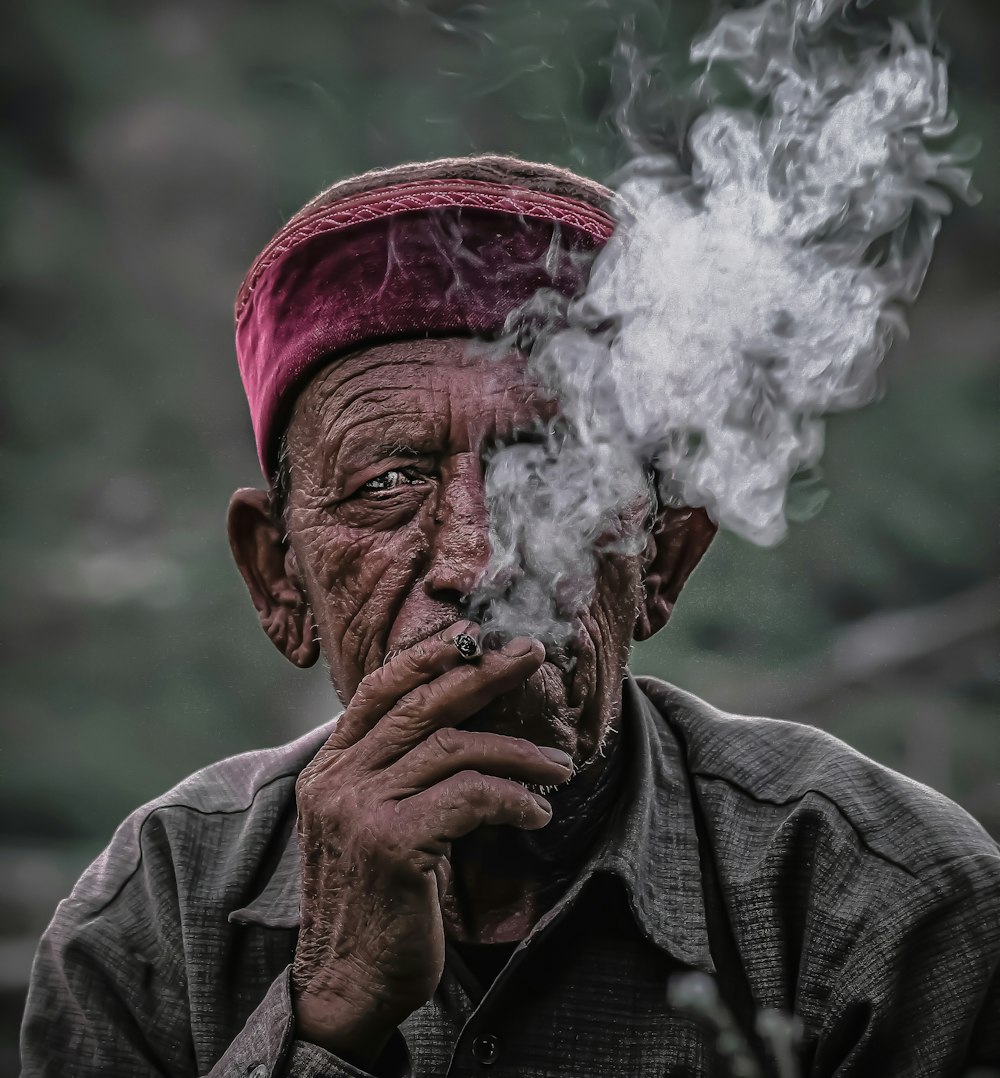 man in gray jacket smoking photo – Free Himachal pradesh Image on Unsplash
