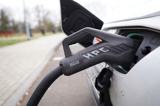 Electric Vehicles vs. Hydrogen Cars: The Future of Sustainable Transportation