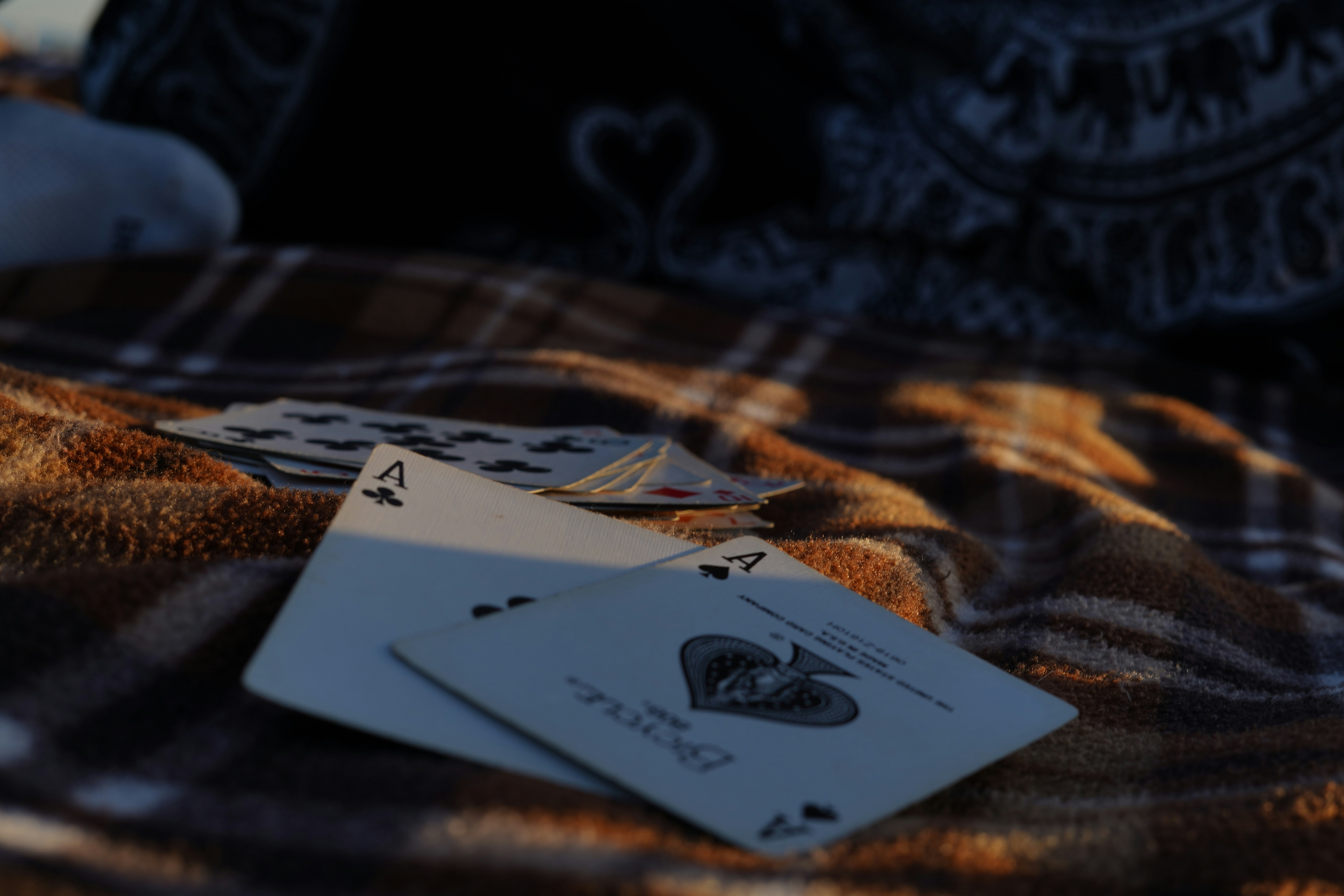 photo-1616383096513-9e0ba019838c?ixid=M3wxMjA3fDB8MXxzZWFyY2h8MTh8fHBva2VyJTIwYm9udXNlc3xlbnwwfHx8fDE3NTIzOTU1MjR8MA\u0026ixlib=rb-4.1.0
