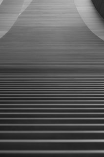 Close-up of subtle gold accents on a minimalist anthracite frame, highlighting the tactile contrast of materials.