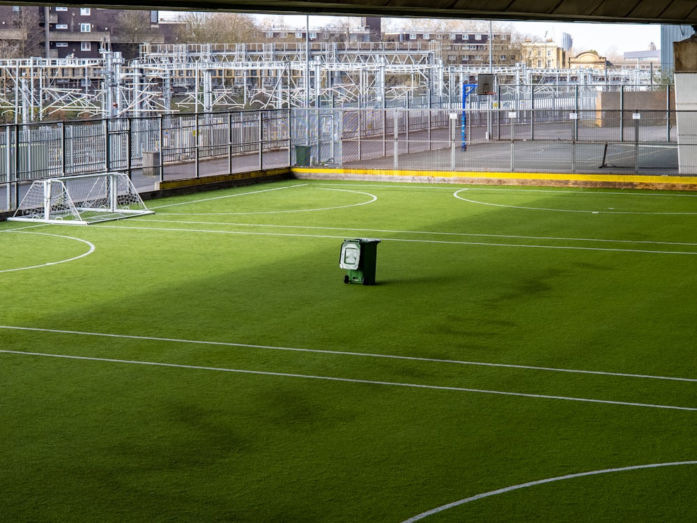 Portería de fútbol verde y blanca