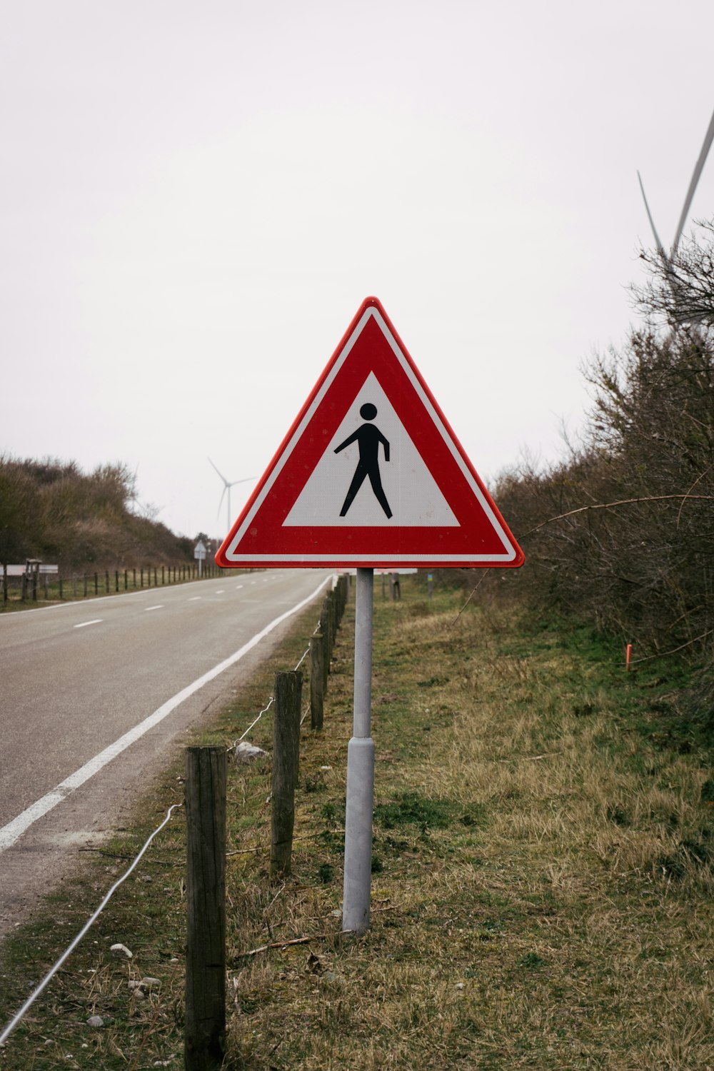 red and white arrow sign