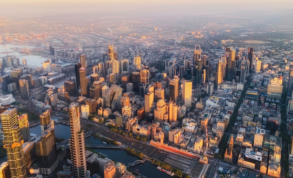 Vista aerea degli edifici della città durante il giorno