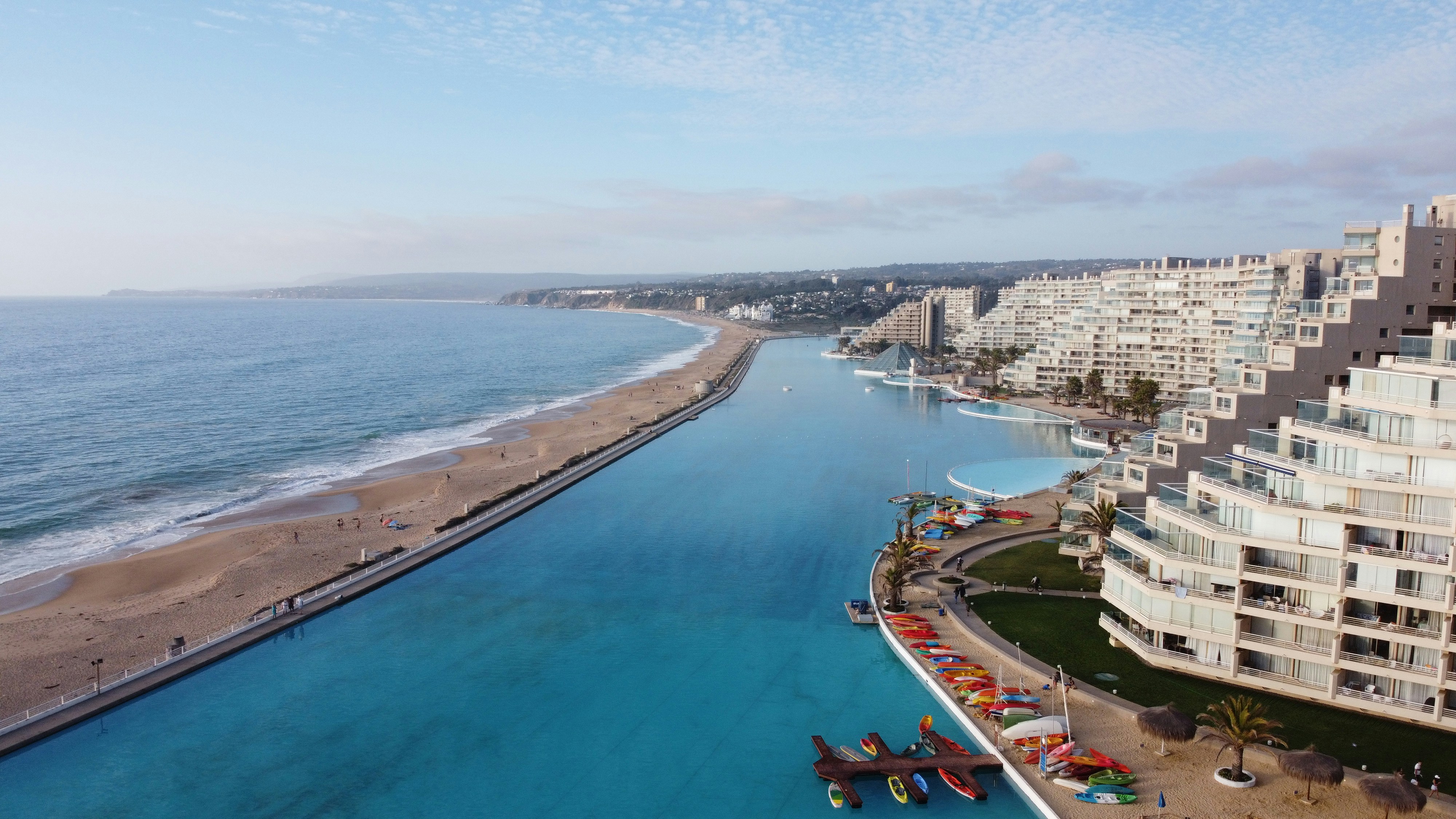 Beautiful - The 10 Biggest Swimming Pools in The World.. 👇 😎 | Facebook, image size:4000x2250