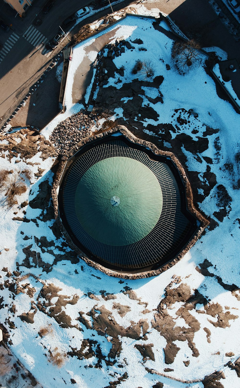 blue and white water fountain