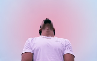 man in white crew neck t-shirt