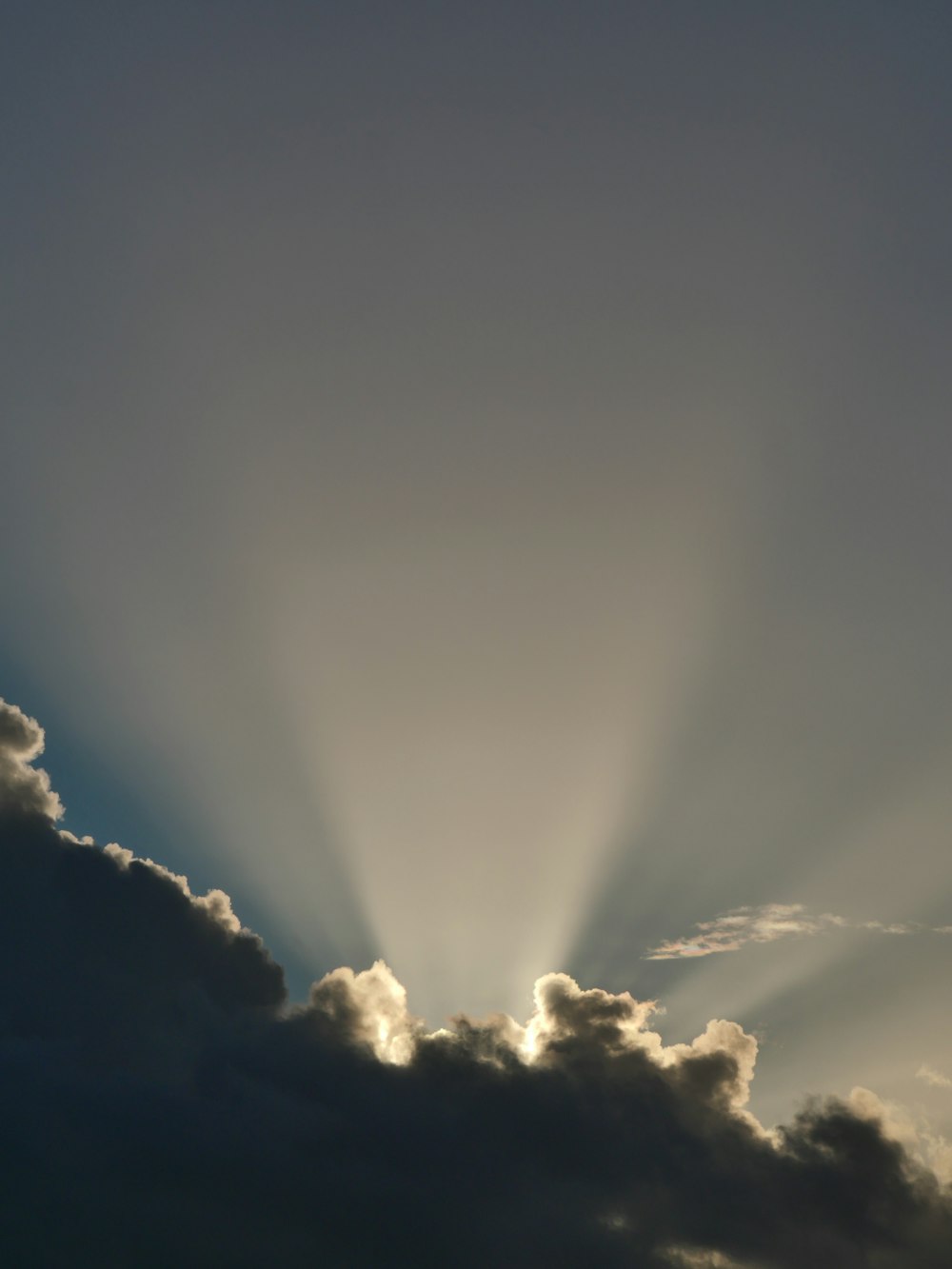 Nubes blancas y cielo azul durante el día