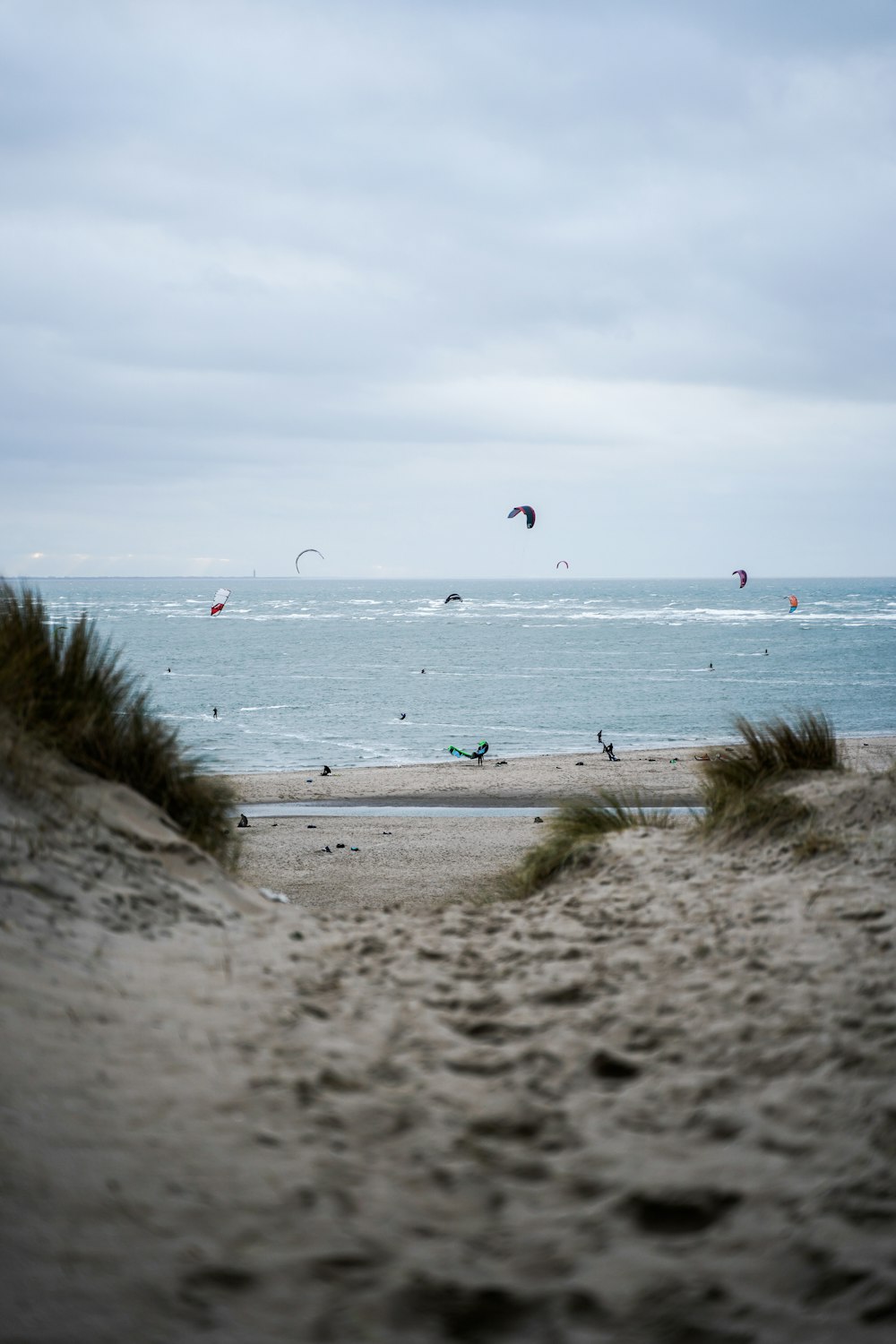 Menschen am Strand tagsüber