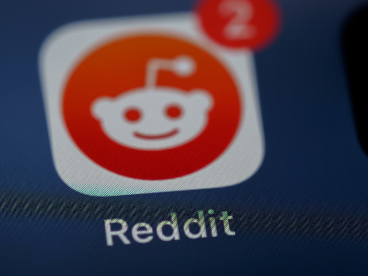 Moderadores do Reddit encerram parceria com celebridades para AMAs