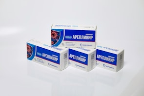 Doctor holding a Digeros Forte box while consulting with a patient