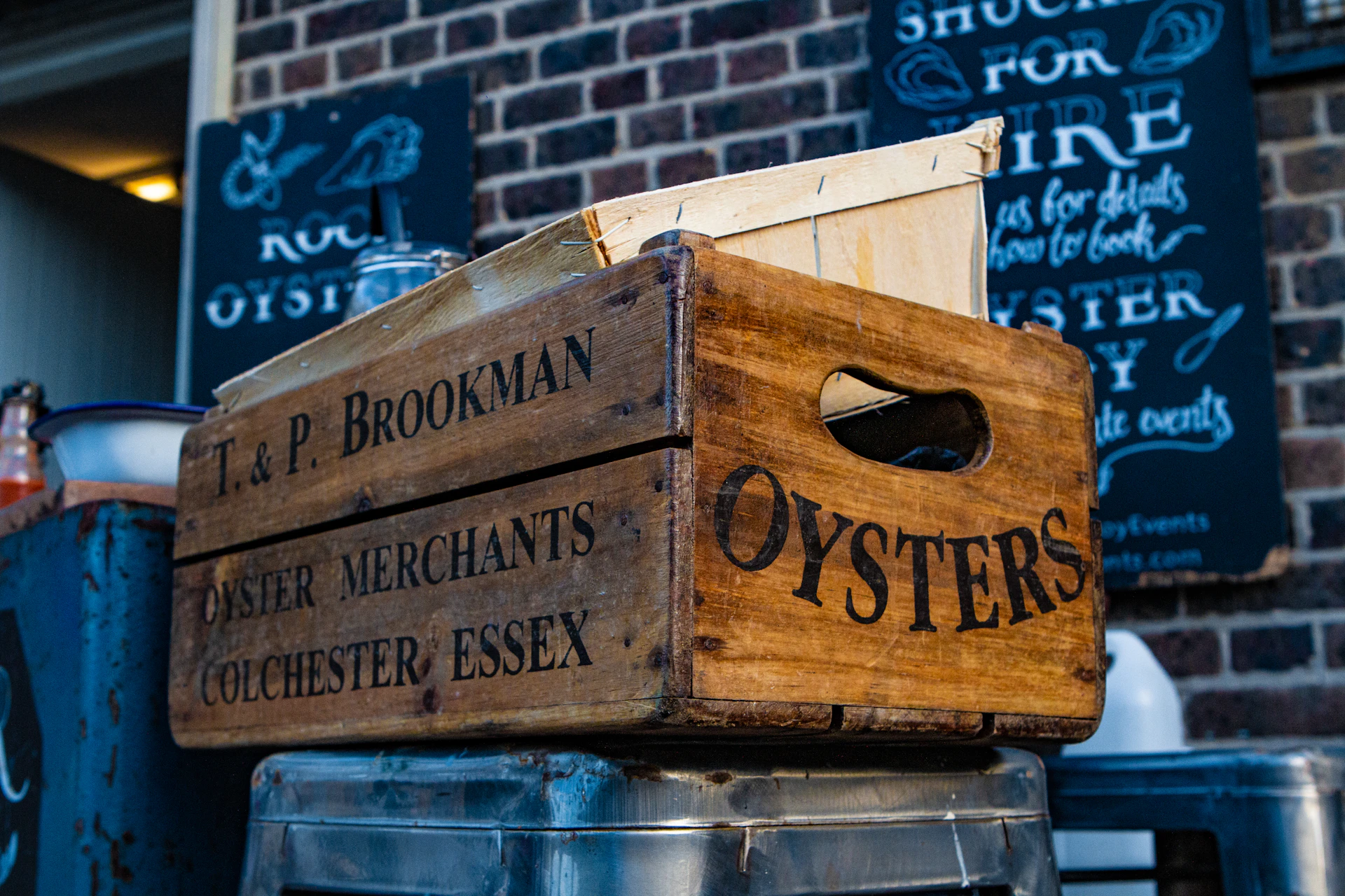 gray computer monitor