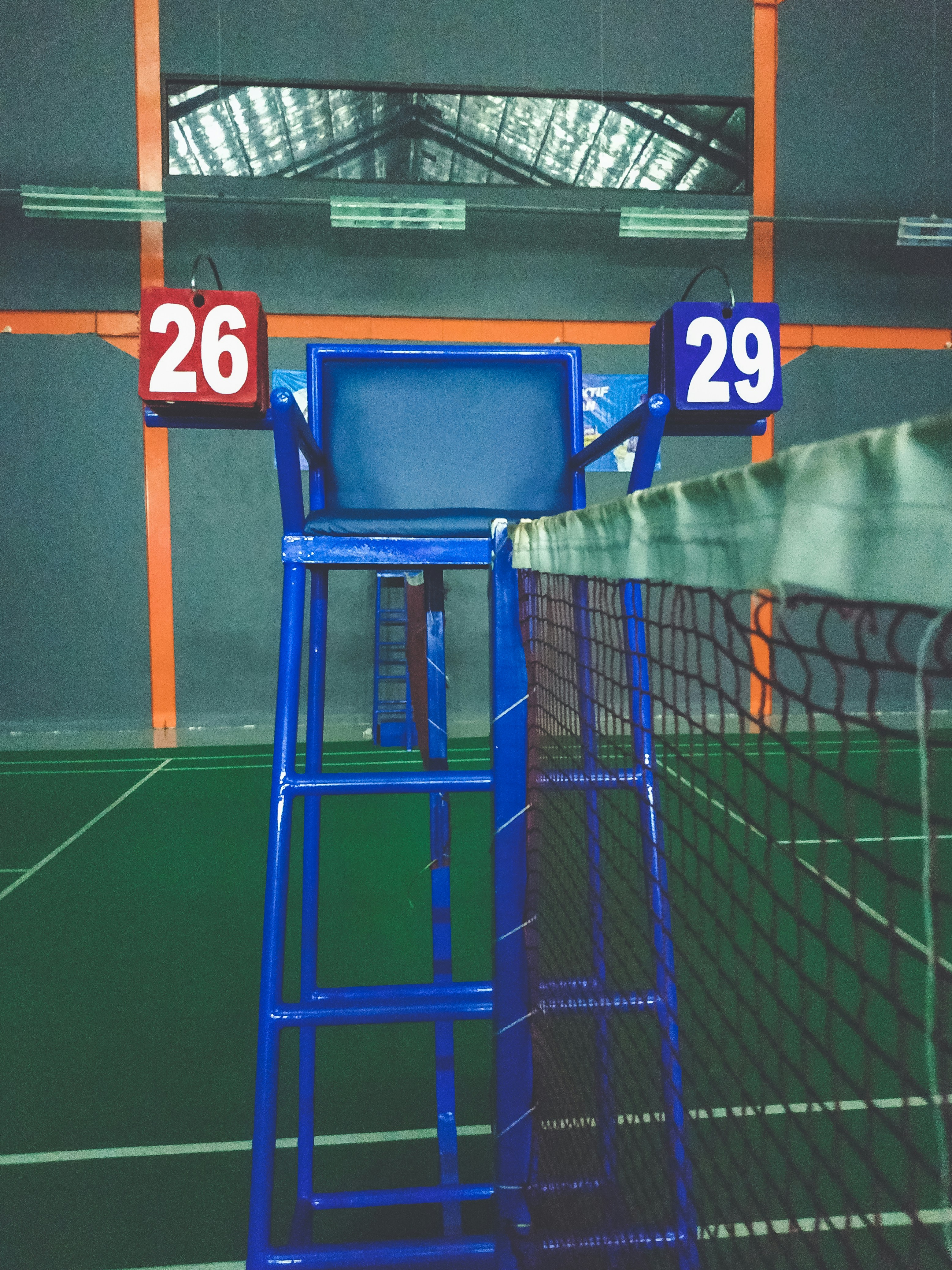 blue and red basketball hoop