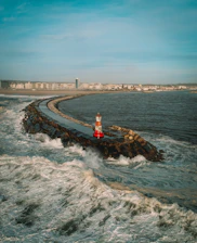 sea waves crashing on shore during daytime